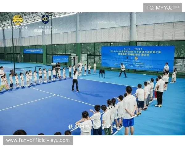 网球俱乐部开展社区青少年普及与体验活动,网球社团宣传 网球俱乐部开展社区青少年普及与体验活动,网球社团宣传